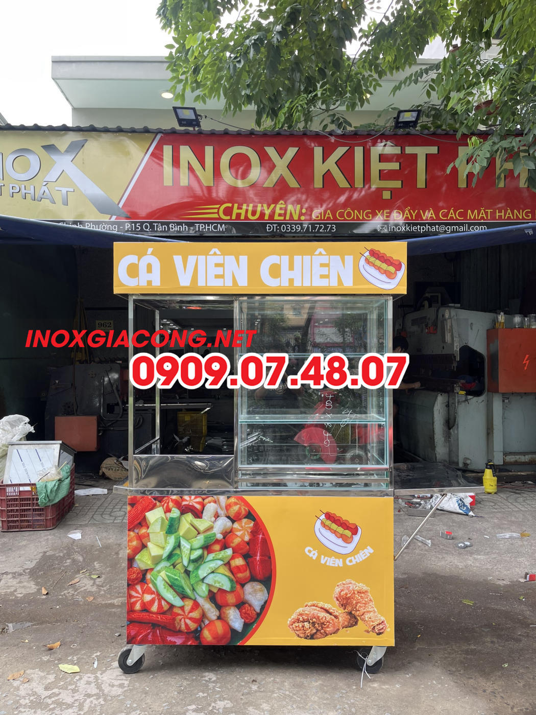 xe bán bánh mì chả cá